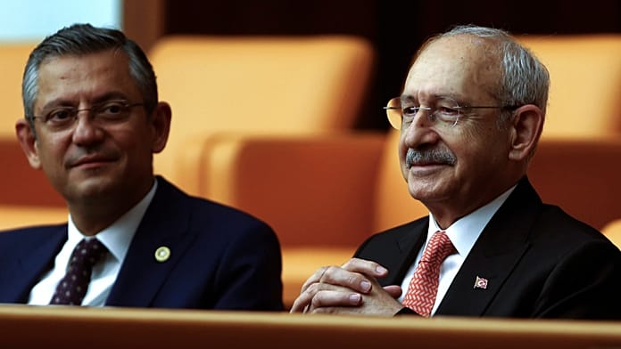 CHP'de toplantı krizi: Özgür Özel Meclis'te, Kılıçdaroğlu genel merkezde konuşacak
