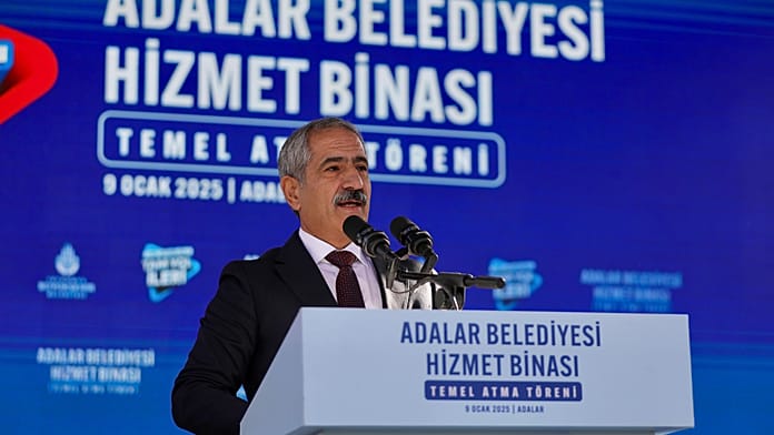 CHP’li Adalar Belediyesi’ne operasyon: Başkan Akpolat dahil en az 37 kişi gözaltında