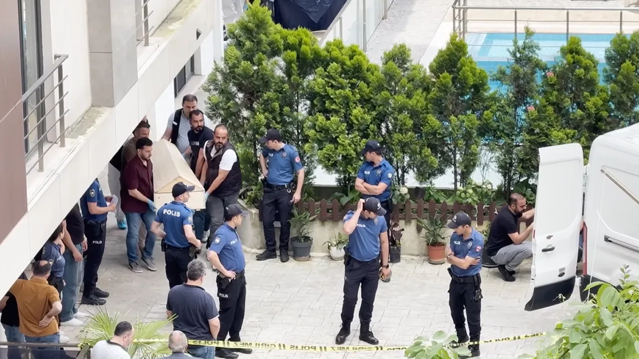 CESETLERİ BAHÇEDE BULUNDU