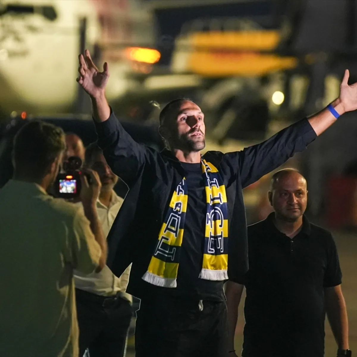 Vedat Muriqi Fenerbahçe'de! 3 yıllık sözleşme imzalandı