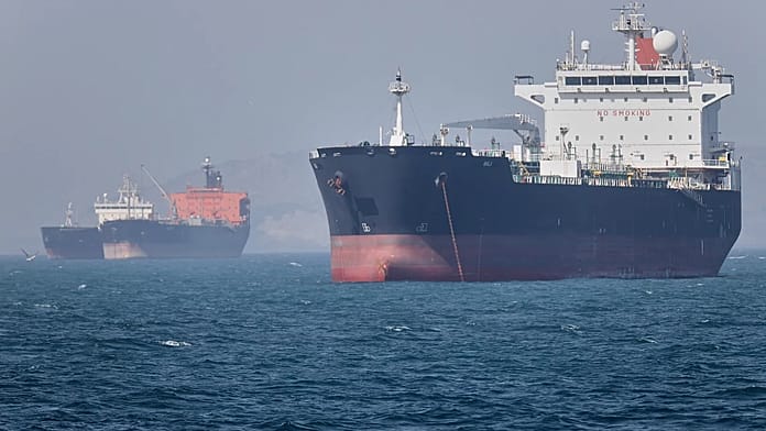 Anlaşma öncesi kritik adım: İran tankerleri Hürmüz Boğazı'ndan geçti