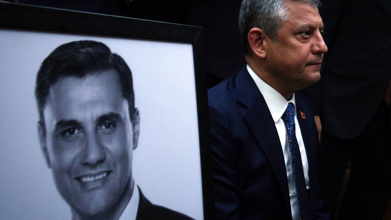 Özgür Özel'den Ferdi Zeyrek paylaşımı: 'Hatıran da hayallerin de bize emanet…'