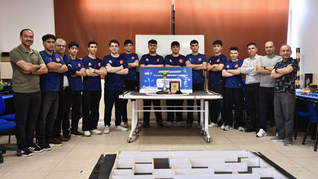 Öğrencilerin robotlarından uluslararası başarı