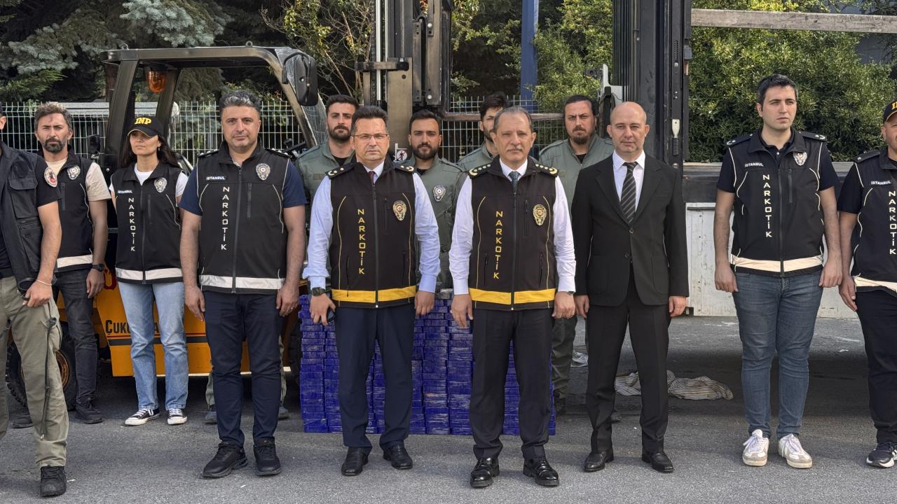İstanbul'da bir tırda yaklaşık 130 kilogram uyuşturucu ele geçirildi