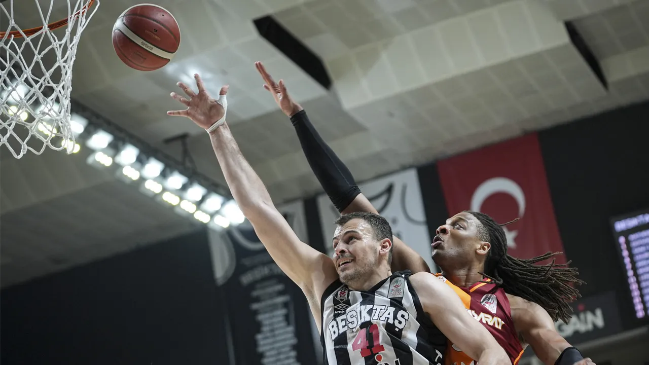 Beşiktaş'tan açıklama: Hırvat yıldız ameliyat oldu