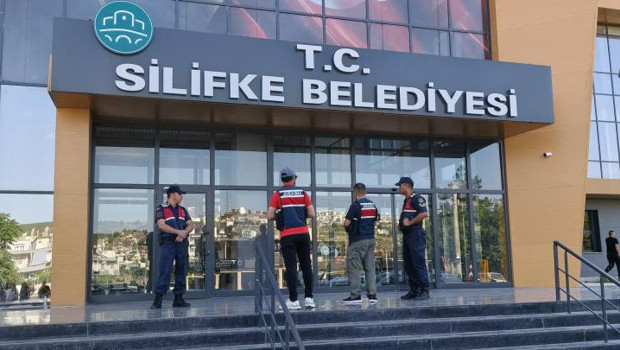Son dakika... Silifke Belediyesi'ne operasyon: Başkan Mustafa Turgut dahil çok sayıda gözaltı