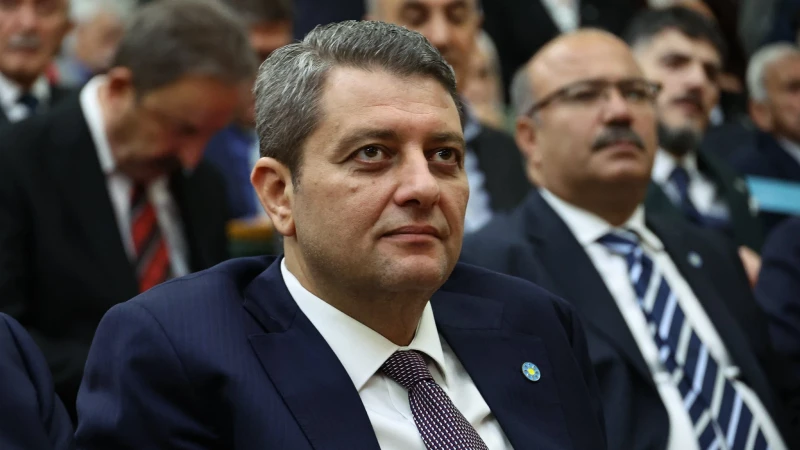 İYİ Parti'den istifa eden Ersin Beyaz AK Parti'ye katıldı