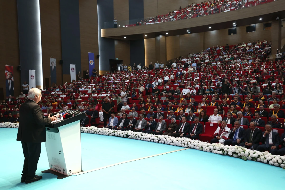 AYM Başkanı Mersin’de öğrencilerle bir araya geldi