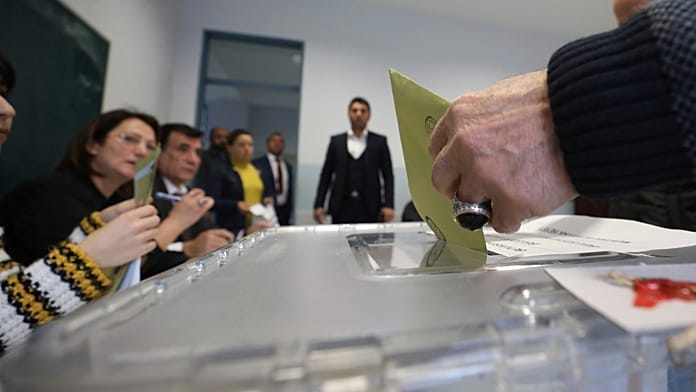Dört şehirde yerel seçimler: Oy sayımına başlandı