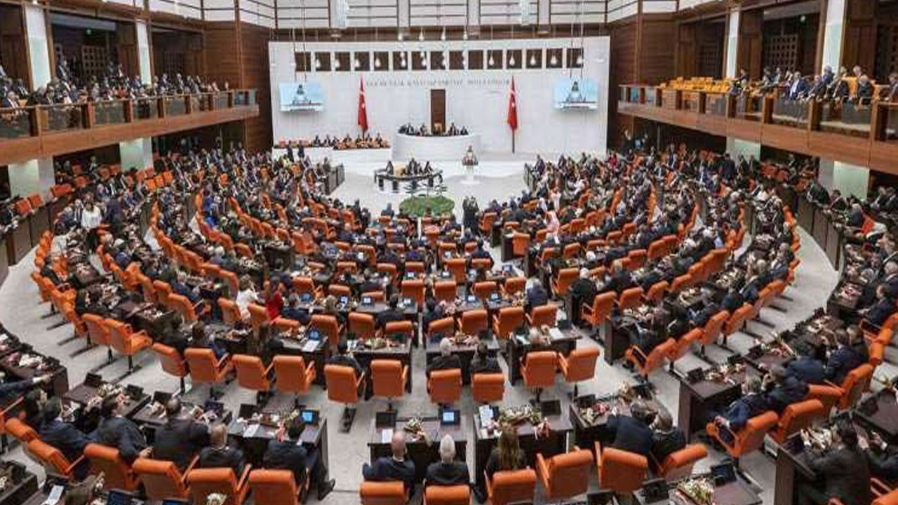 AK Parti'den "Yeni Anayasa ve referandum" açıklaması