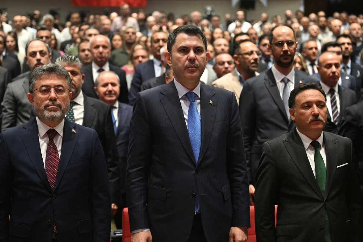 Bakan Kurum: Depremden sonra 2 yılda 455 bin konutu bitirmek kolay iş değil