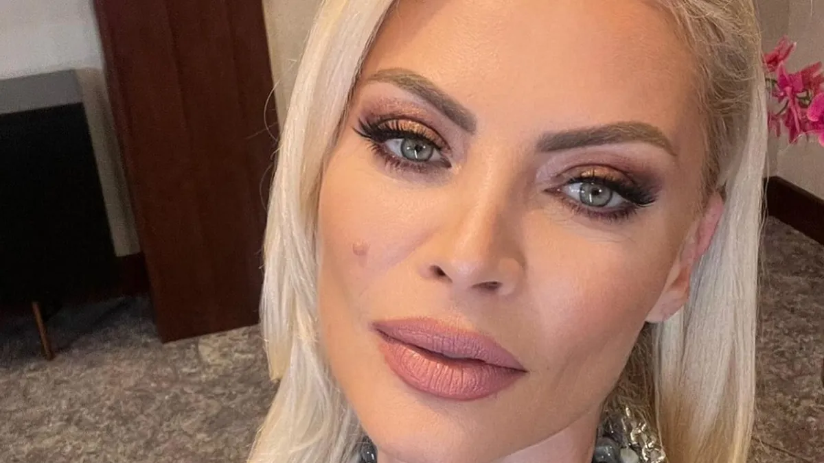 Seray Sever'in 49 yaşında kucağına aldığı ikiz kızları büyüdü! Anneleriyle mavi tura çıktılar
