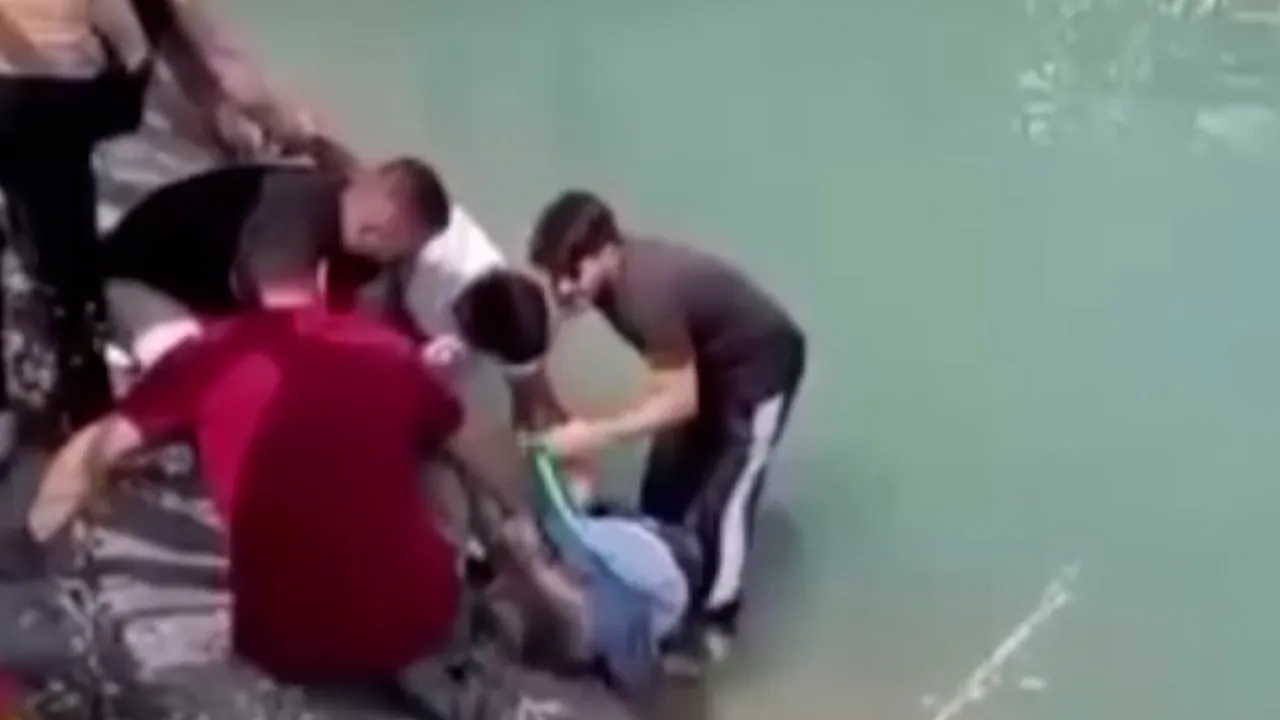 Sulama kanalında baygın halde sürükleniyordu! Şahsı vatandaşlar son anda kurtardı