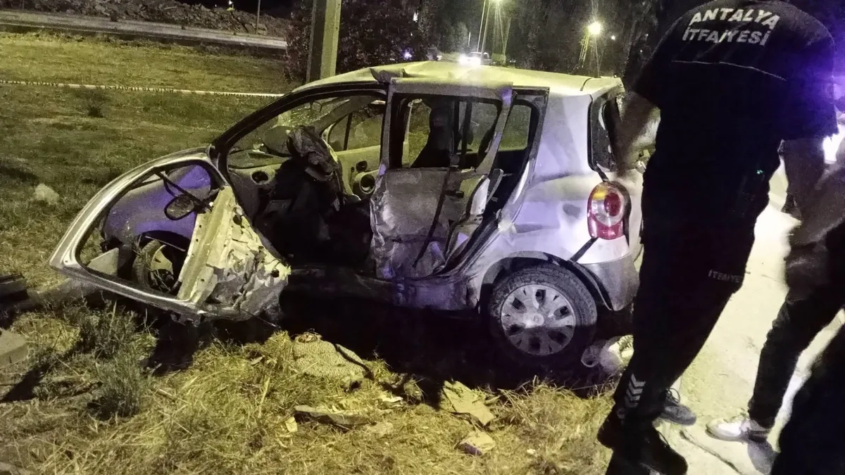 Antalya'da feci kaza: Emekli başkomiser kaza kurbanı