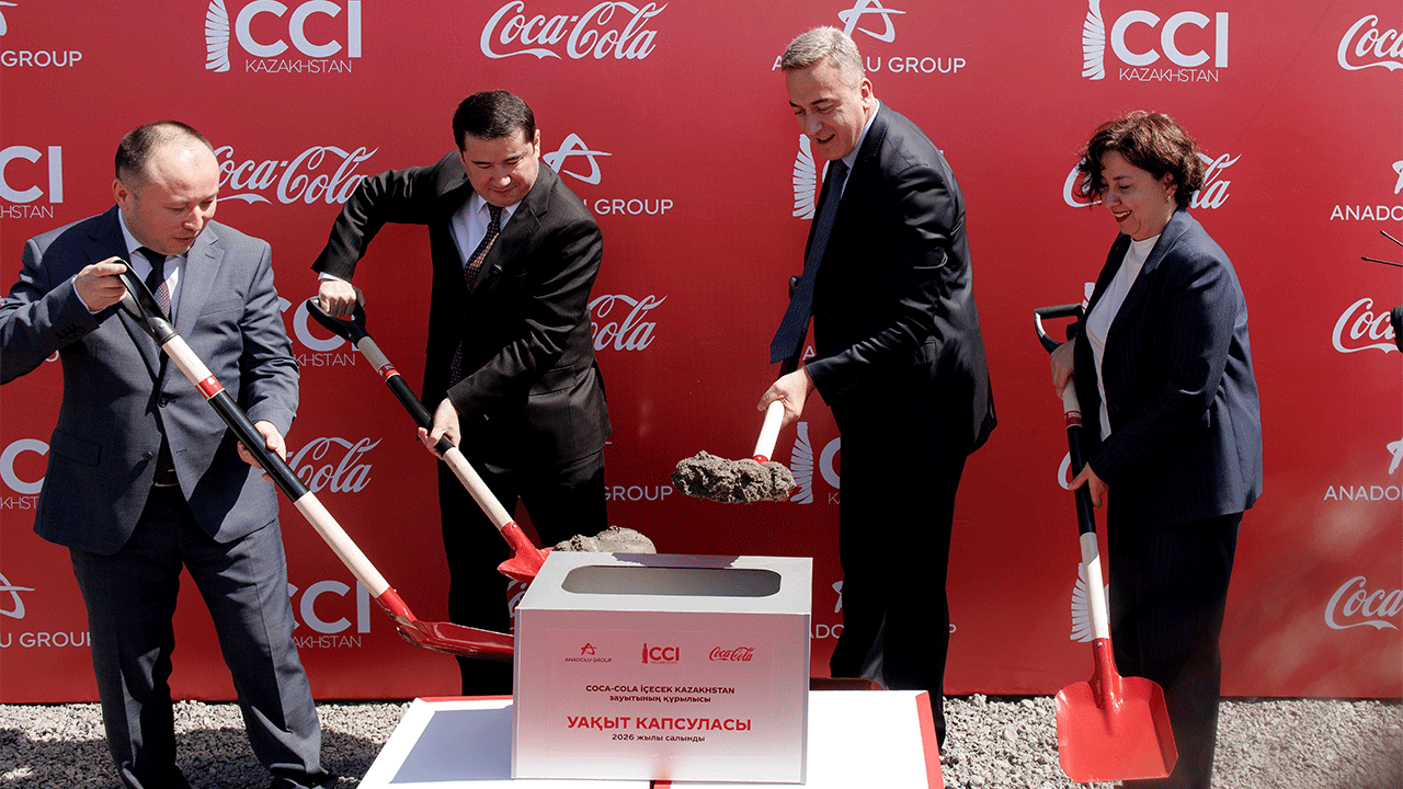 Coca-Cola İçecek Kazakistan’daki yeni fabrikasının temelini Aktöbe’de attı