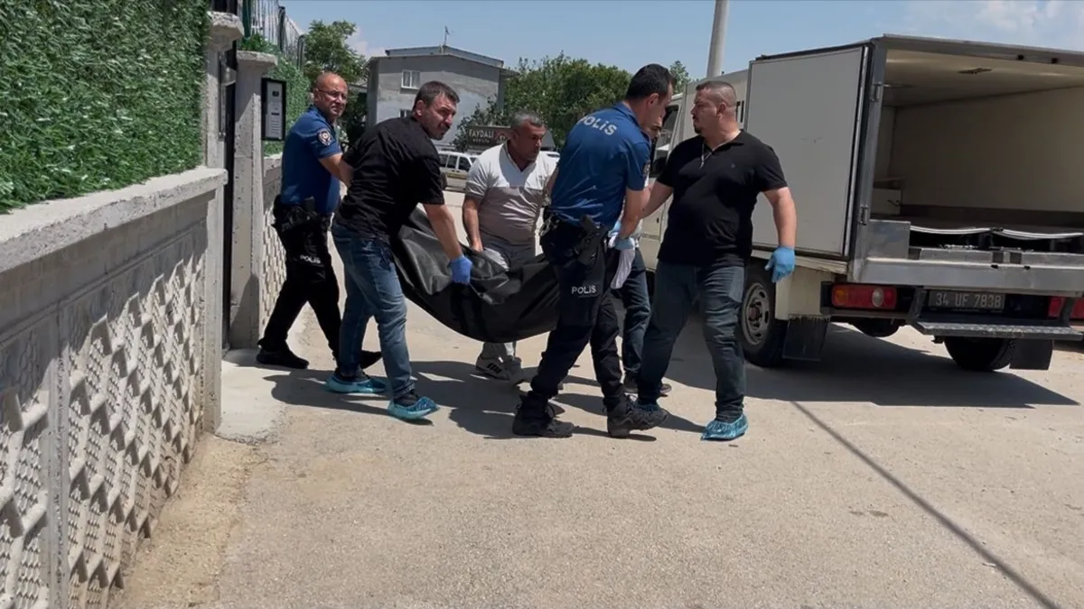 Bursa’da dehşet: Eşini çocuğunun gözü önünde defalarca bıçakladı