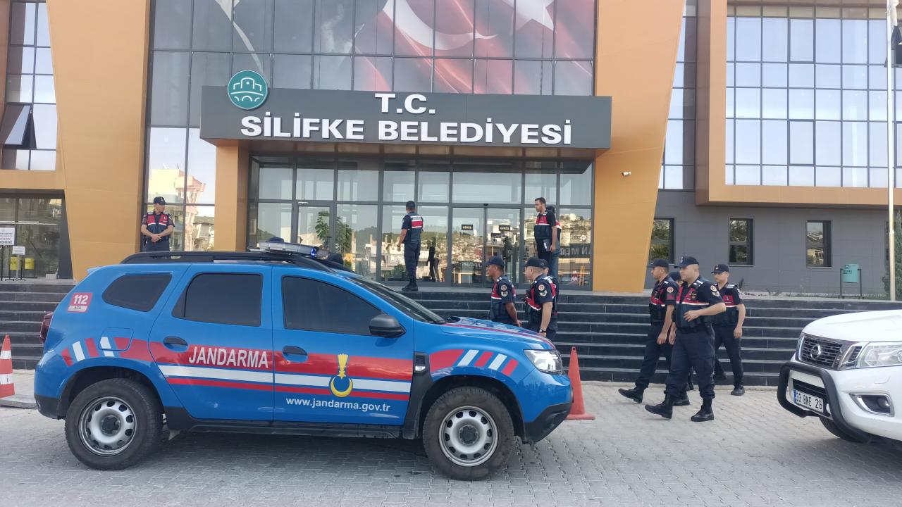 Silifke Belediyesi'ne yolsuzluk operasyonu: 18 gözaltı