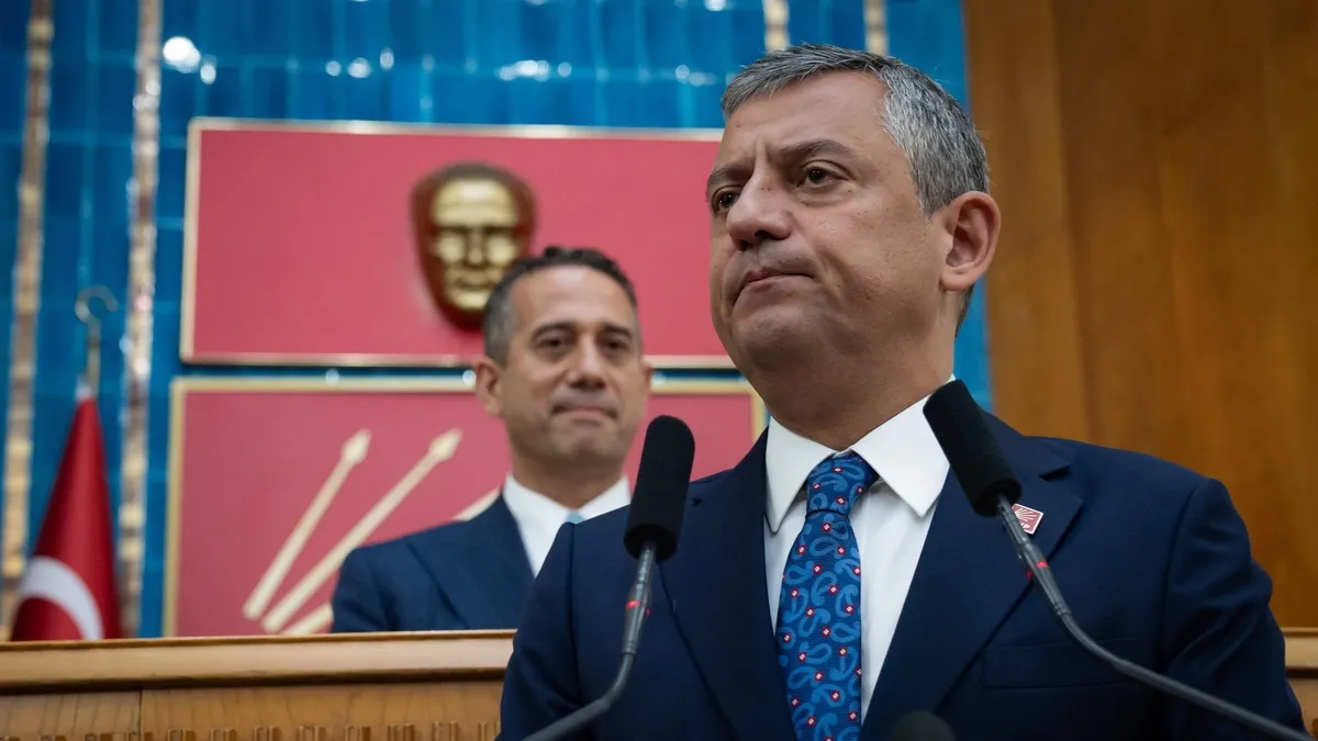 Özgür Özel'in "geri dönülmez" eşiği! CHP'yi 26 Temmuz'dan sonra bölecekler | Yeni parti için Ekremcilerle "tabela" kavgası
