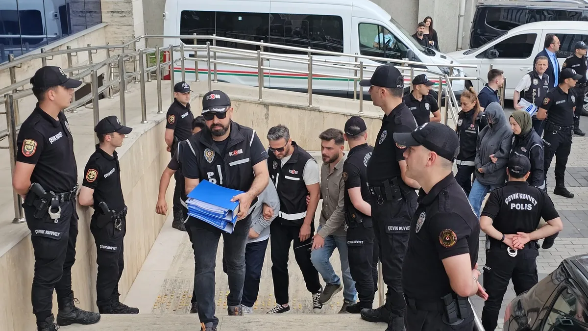 Kürtaj soruşturmasında 3 tutuklama! Doktorun odasında yarım milyon bulundu
