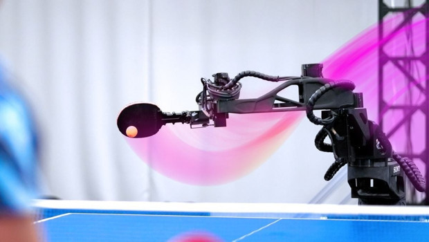 Masa tenisinde yeni dönem! İnsan rakiplerini yenen robot sahaya çıktı