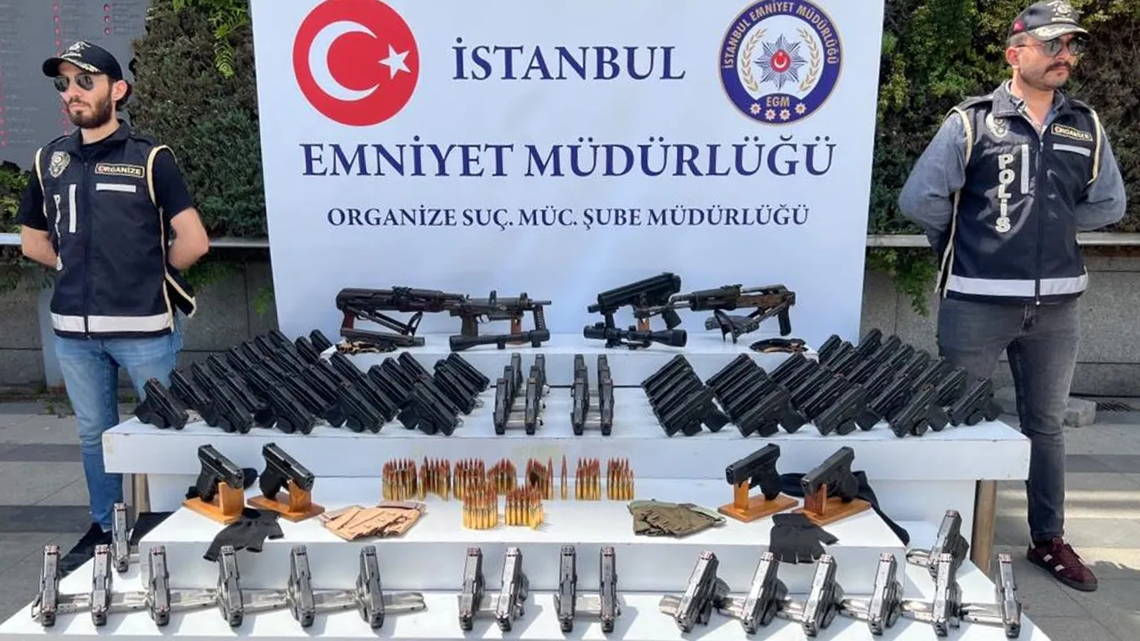 YÜZLERCE SİLAH ELE GEÇİRİLDİ!