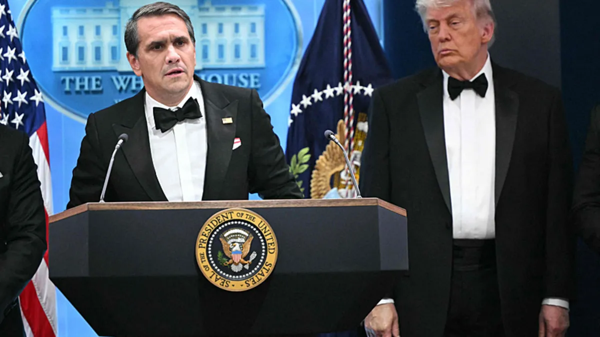 Trump’tan kritik Adalet Bakanı hamlesi: Eski avukatını göreve aday gösterdi