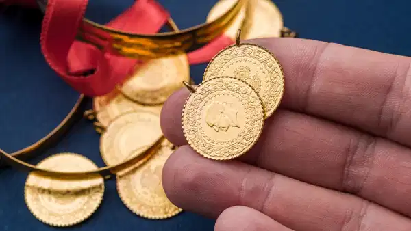 Altında dev düşüş uyarısı: Gram, çeyrek ve Cumhuriyet altını bugün ne kadar oldu? Güncel altın fiyatları 12 Haziran 2026 Cuma...