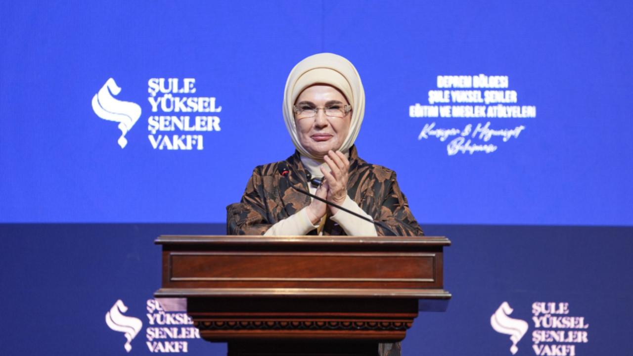 Emine Erdoğan, Şule Yüksel Şenler Vakfının Kursiyer ve Mezuniyet Buluşmasına katıldı