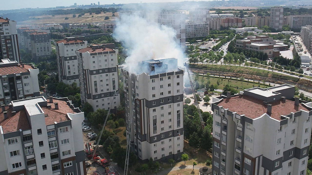 İstanbul'da binada korkutan yangın: 10 kişi hastaneye kaldırıldı!