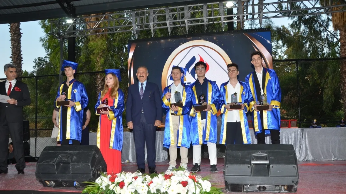 Final’de mezuniyet coşkusu