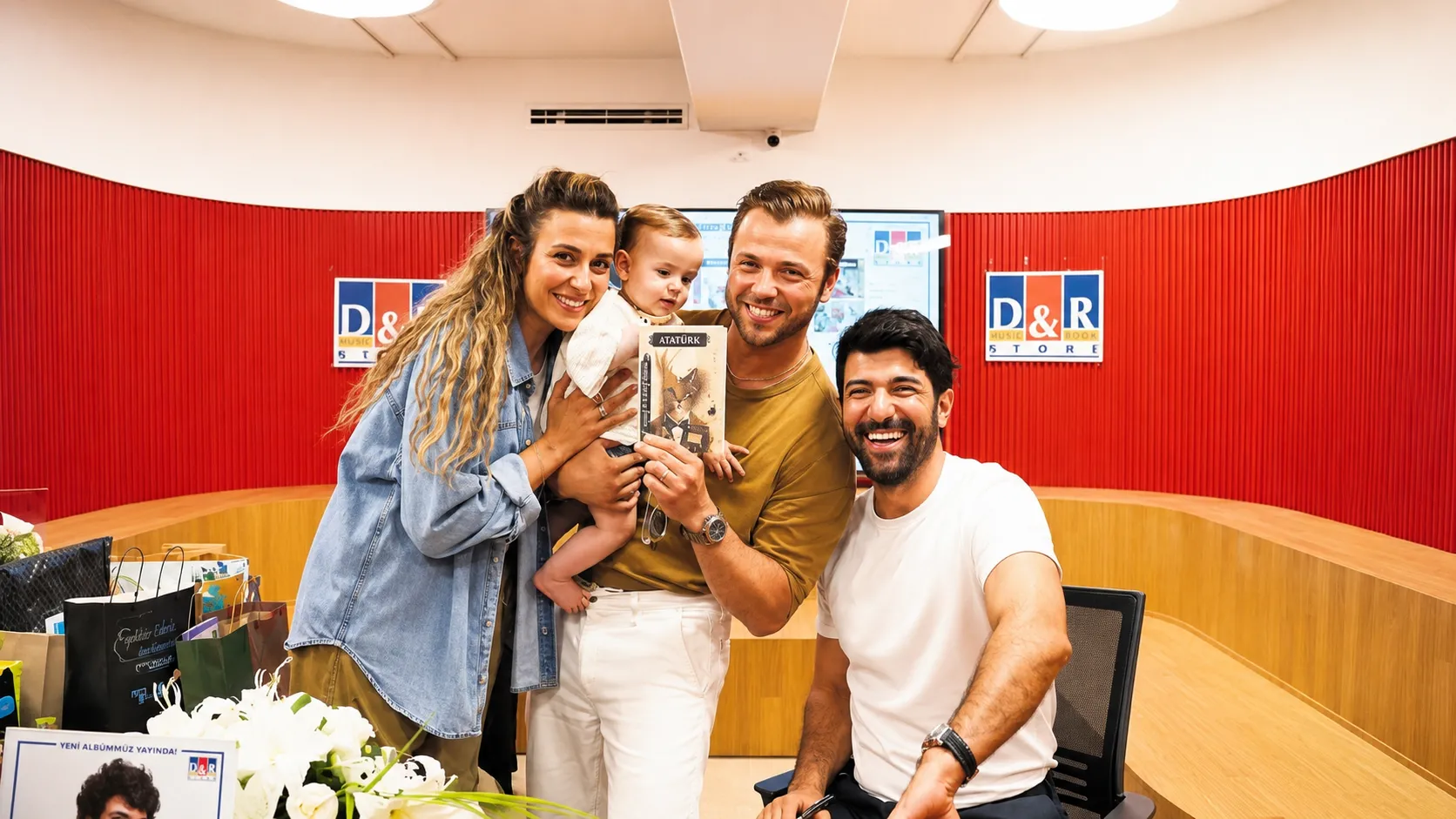 Engin Akyürek'ten anlamlı destek: "Benim için çok kıymetli" diyerek duyurdu