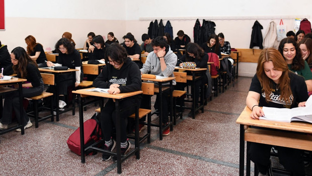 LGS’de geri sayım... Sınav hazırlıkları için cuma günü tatil... Adayların yüzde 91’i beslenme paketi talep etti... Beslenme opaketi tercihine göre salonlar ayrılacak