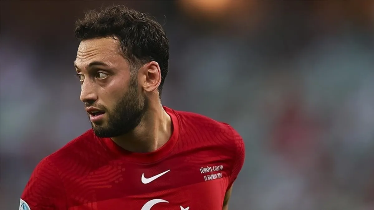 Hakan Çalhanoğlu'na Aziz Yıldırım'dan transfer mesajı