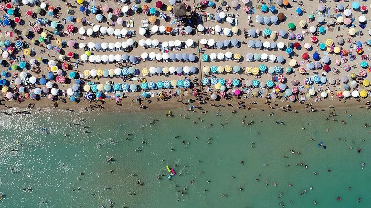 Bodrum'da plaj lüksü dudak uçuklatıyor: Giriş ücretleri 16 bin lirayı buldu!