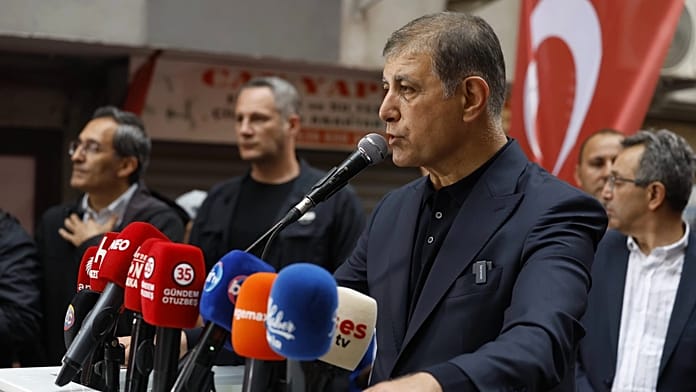 22 yıl sonra ilk: İzmir Büyükşehir Belediye Başkanı Cemil Tugay, CHP'den istifa etti