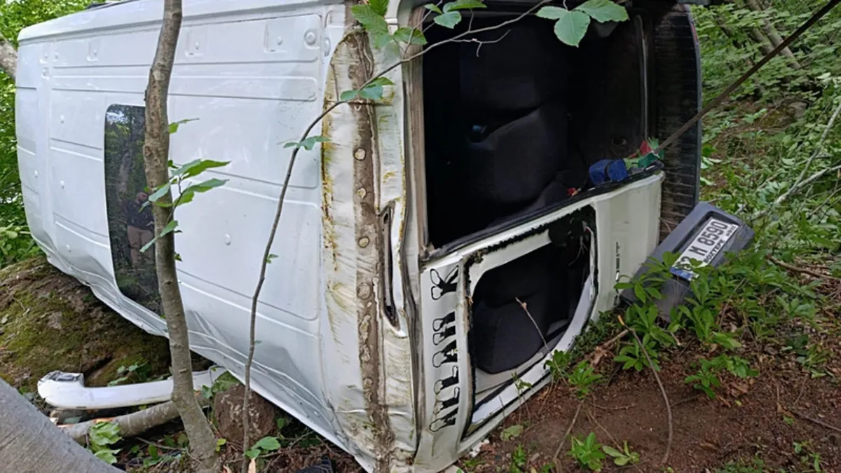 Ordu'da feci kaza: Minibüs uçuruma yuvarlandı! 9 yaralı
