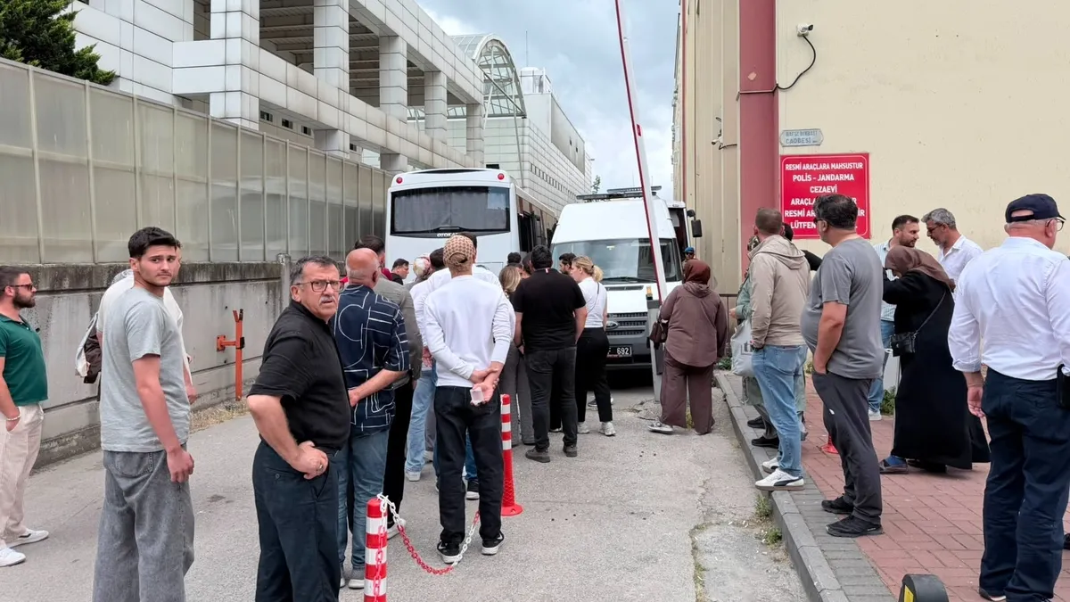 Kocaeli'de rüşvet ve tefecilik operasyonu: Tanınmış isimler adliyeye sevk edildi!