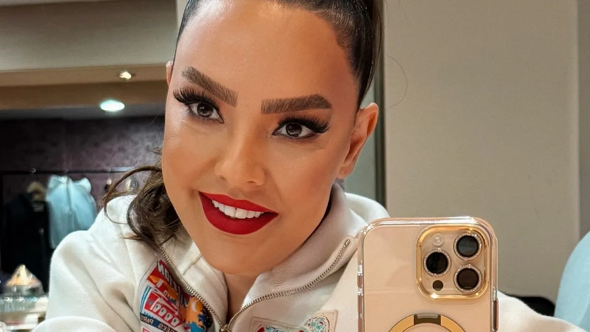 "Poz vermek bizim işimiz" dedi Instagram yıkıldı! Estetiğini saklamayan Ebru Gündeş'in son haline yorum yağdı