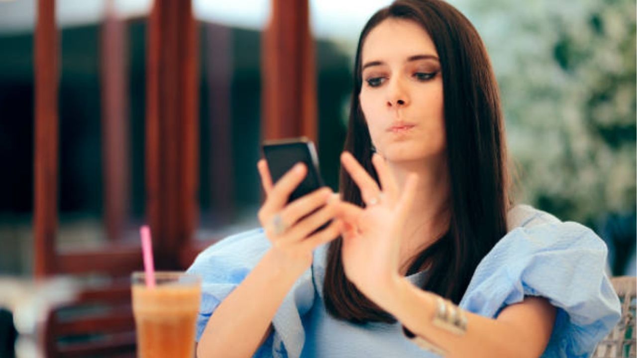 En çok stalk yapan 5 burç: Bu burçlar sessiz bir gözlemci gibi davranarak başkalarının hayatını yakından takip ediyor...