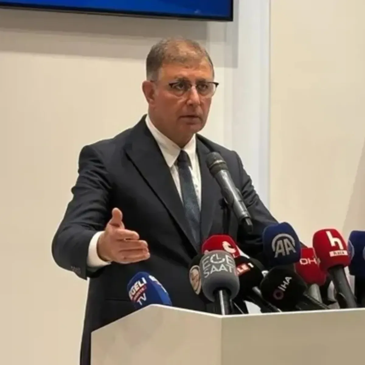 İzmir'de 23 yıllık CHP dönemi sona erdi! Yeni parti oluşumunda ilk hamle: Cemil Tugay istifa etti