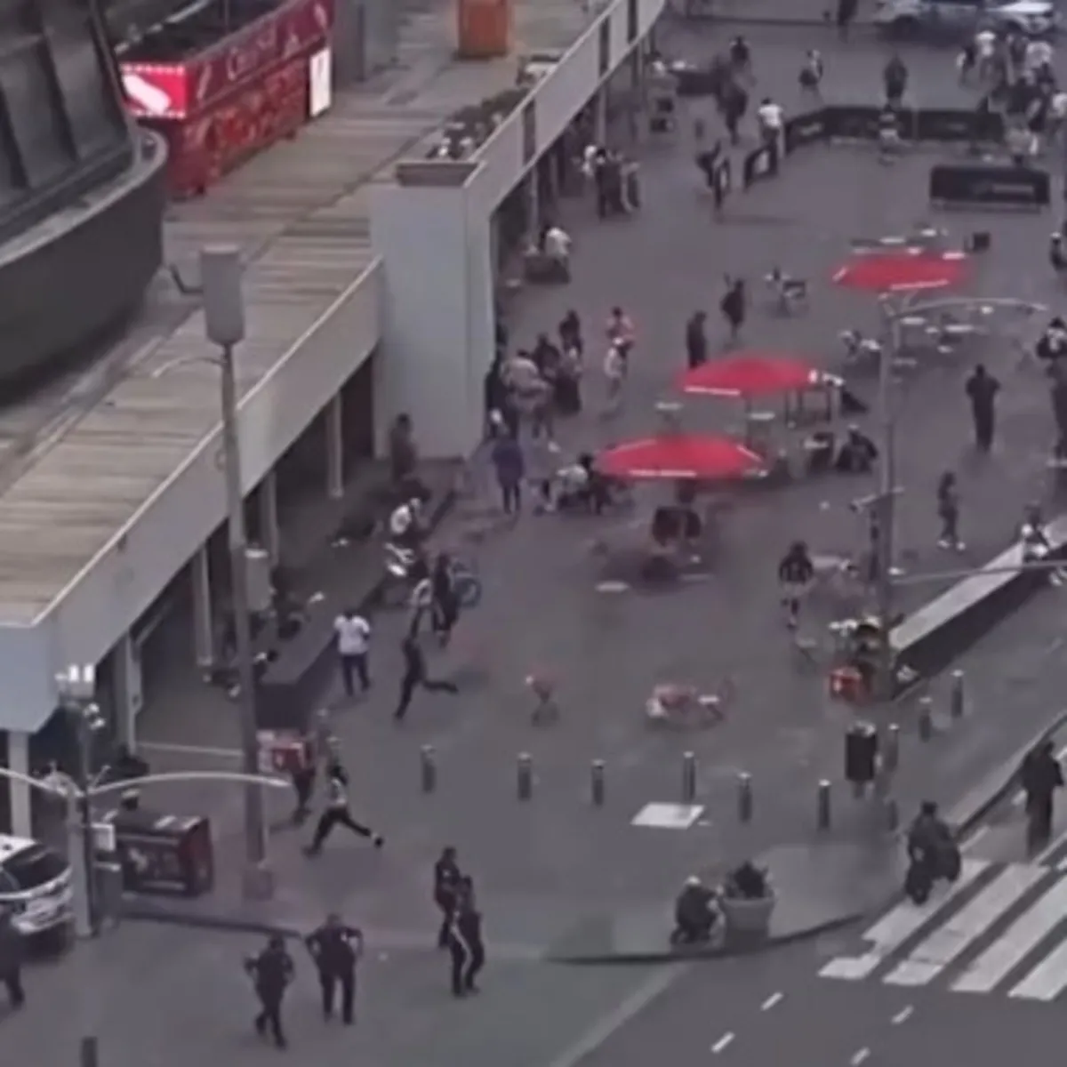 Times Meydanı'nda panik! Silah sesleri New York'u ayağa kaldırdı