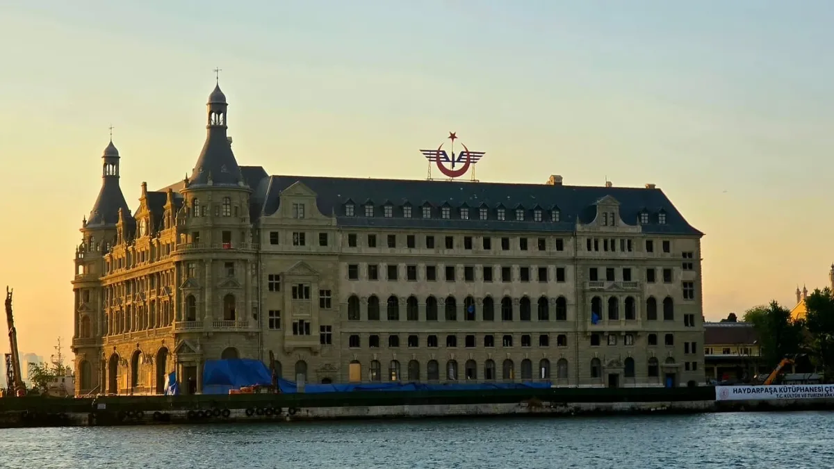 Haydarpaşa eski ihtişamına adım adım kavuşuyor! Bakan Ersoy: Önemli bir aşamayı daha geride bıraktık