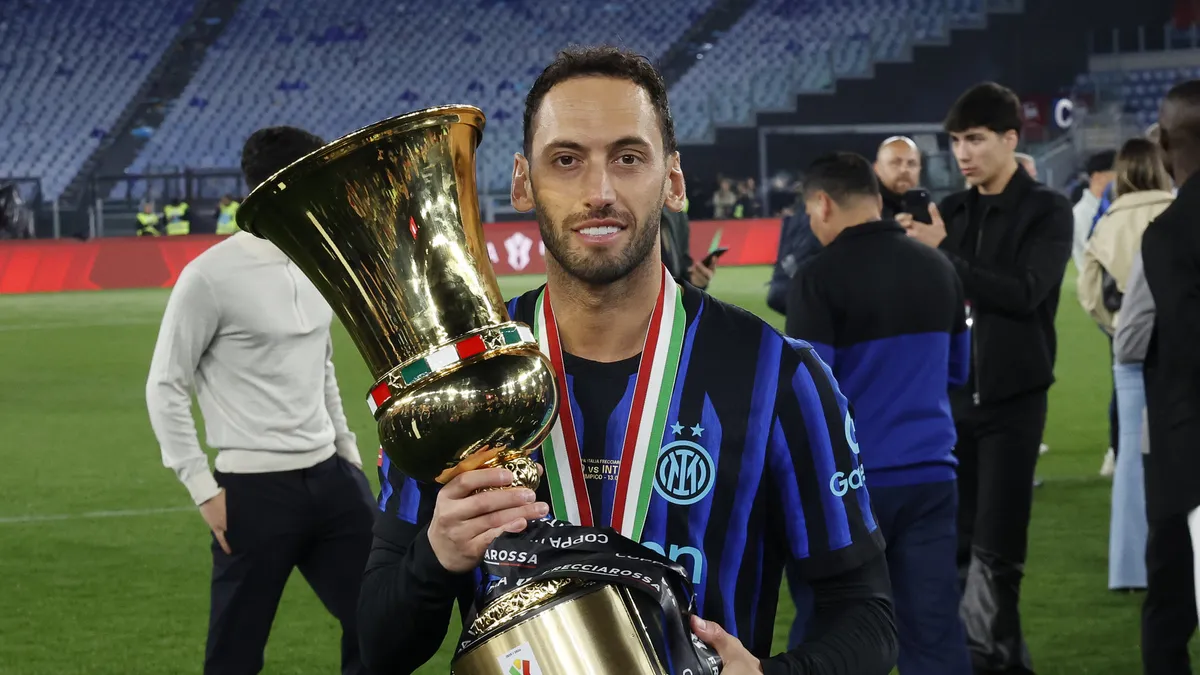Hakan Safi şarkıyla duyurdu! Hakan Çalhanoğlu ile Fenerbahçe için anlaştı