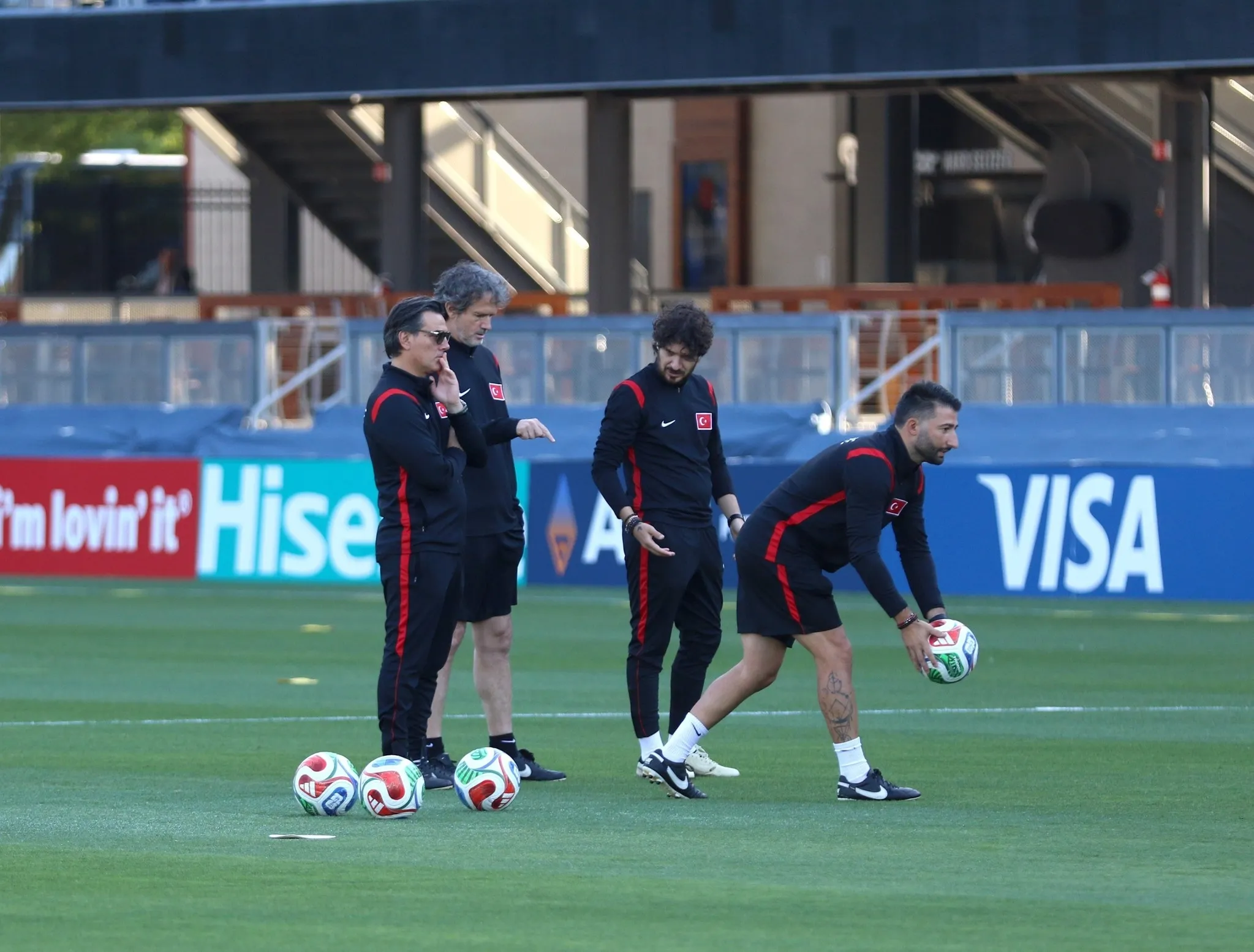 A Milliler Paraguay mesaisinde! San Francisco'da ilk antrenman başladı | Montella 2 futbolcuyla özel görüştü