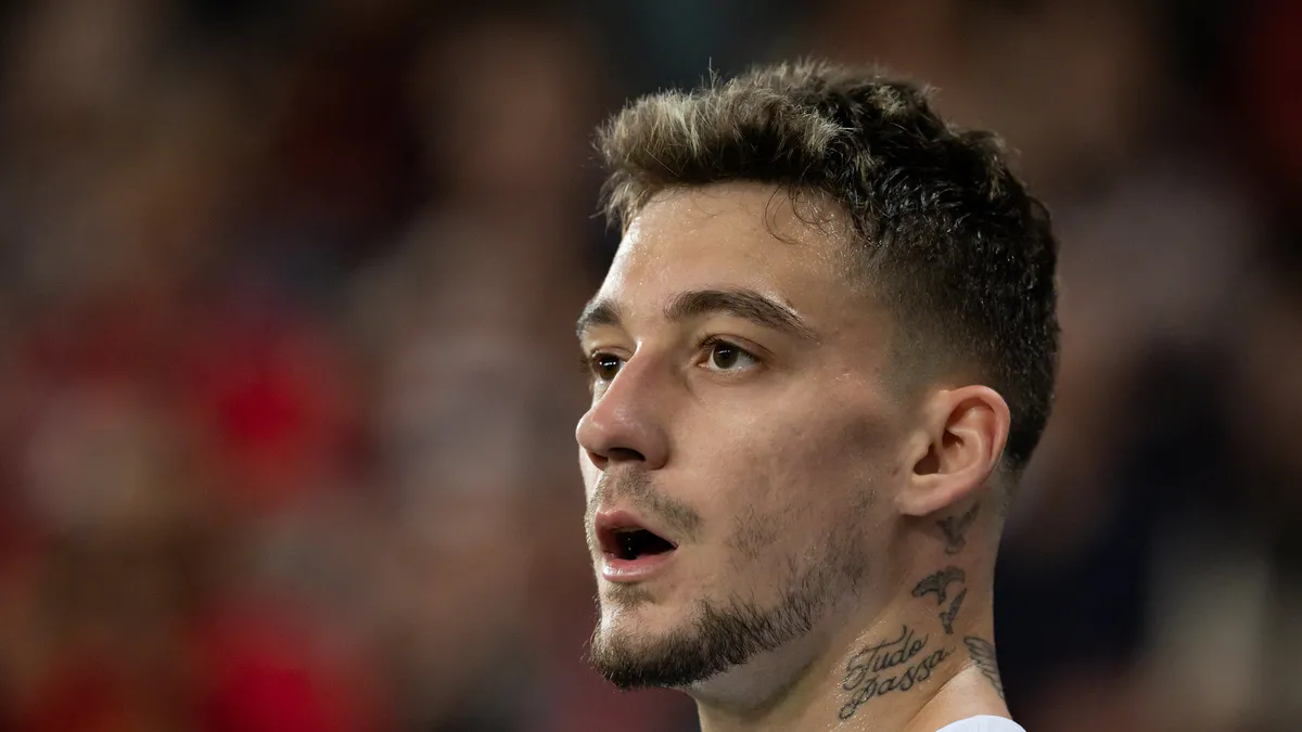 Trabzonspor Ernest Muçi'nin kontratını KAP'a bildirdi