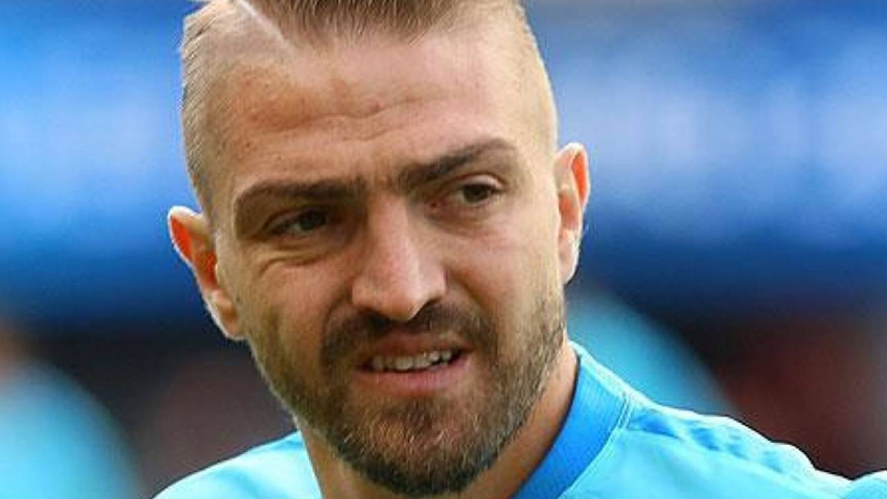 Caner Erkin futbolu bıraktığını açıkladı