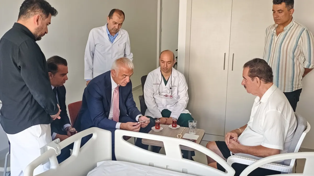 Bakan Ersoy’dan İbrahim Tatlıses’e geçmiş olsun ziyareti: Sağlık durumu hakkında bilgi aldı