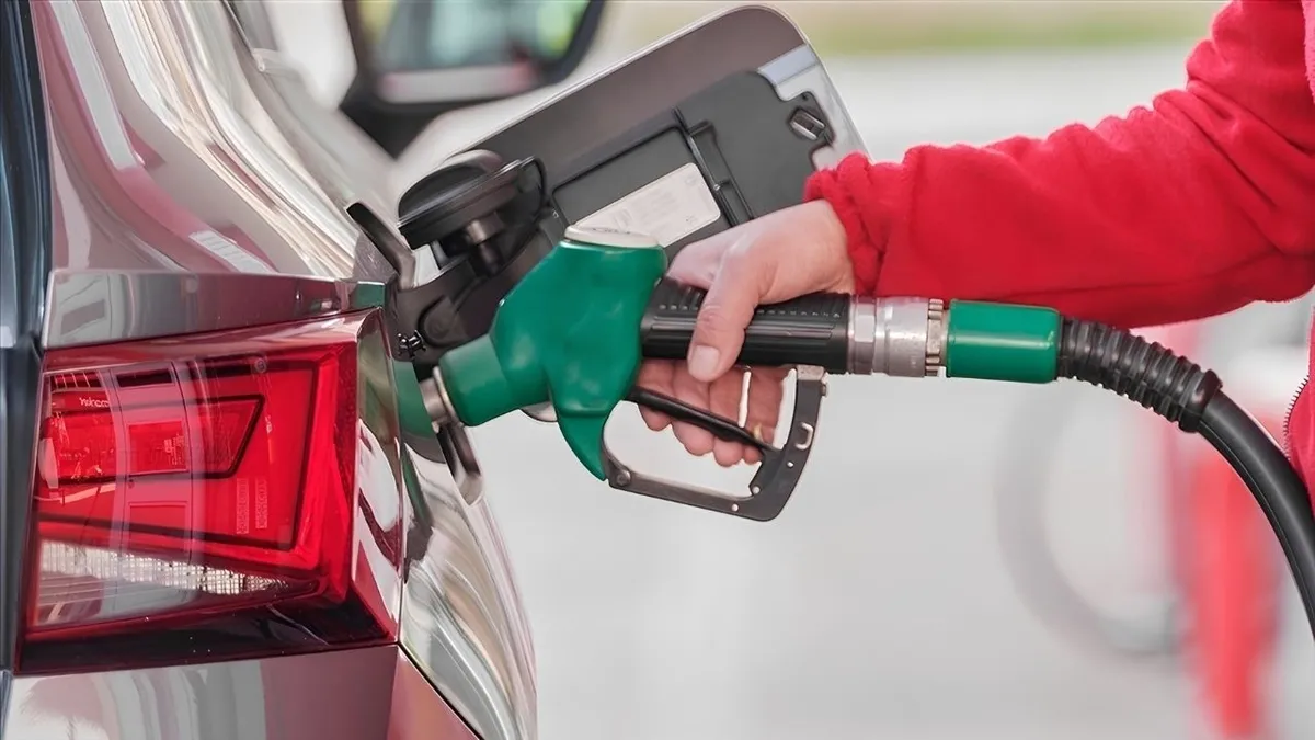 Petroldeki düşüş pompaya yansıdı: Benzinde yeni fiyat listesi