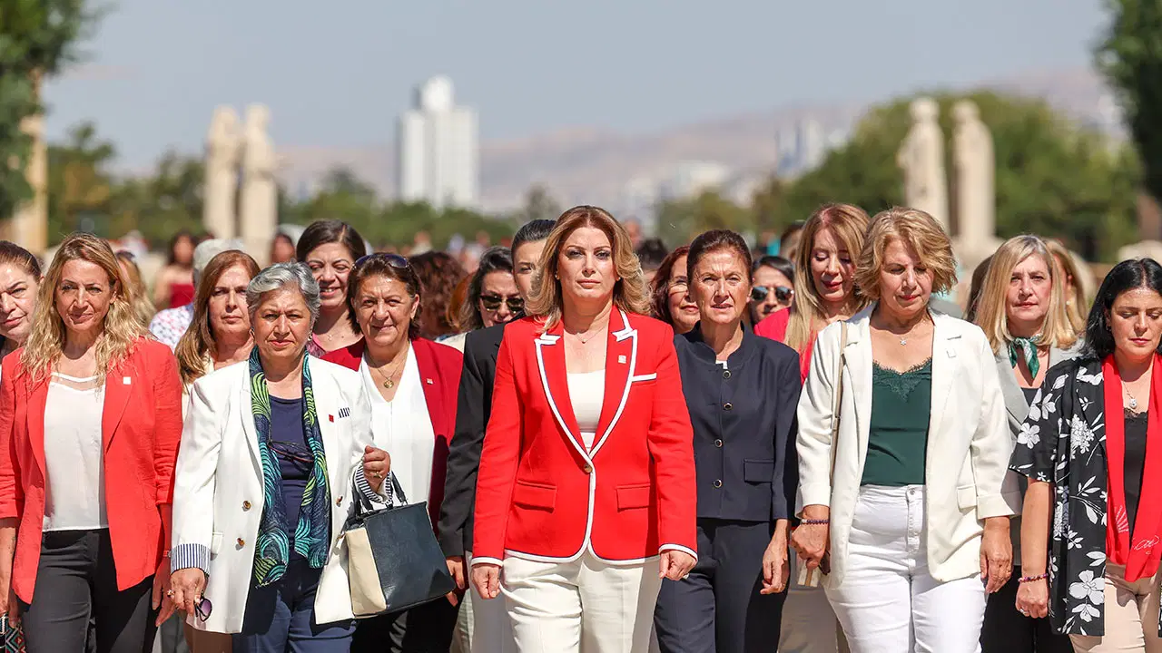 CHP'de il kadın kolları başkanından ortak bildiri: 'Kurultay tarihi 25 Temmuz'dan önce açıklansın'