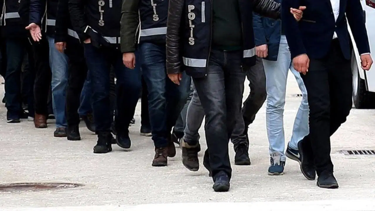 'Şapkalılar' suç örgütüne 5 ilde operasyon: Üç avukat da gözaltına alındı